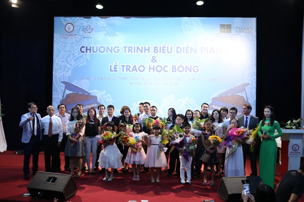 Trao học bổng âm nhạc cho các tài năng trẻ